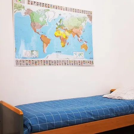 Проживання в сім'ї Habitacion, Salita Y Bano Privado, Reate Lbi00466